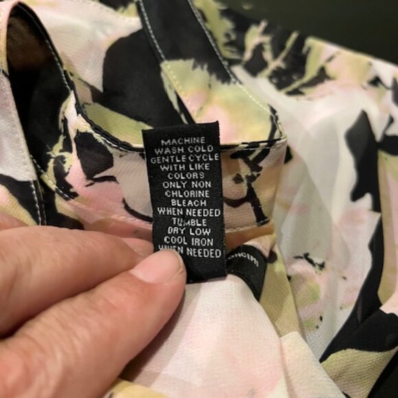 INC International Concepts Women's V Neck Plus Size 18 Floral Top. - Picture 9 of 9